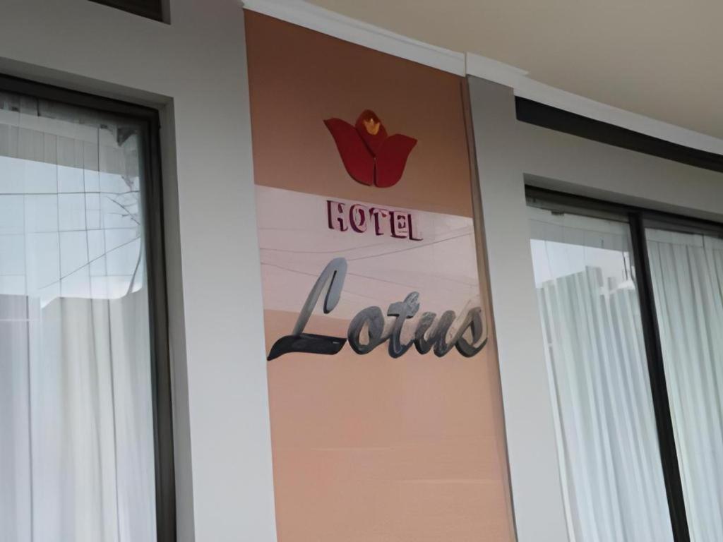 Lotus Hotel Pare-Pare Bagian luar foto